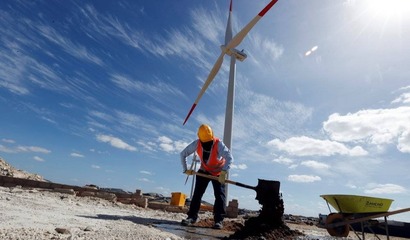 退役風電葉片的新使命 冰雪場地的創新照明解決方案